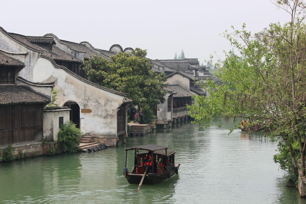 chinese waterway, chinese homes, chinese life